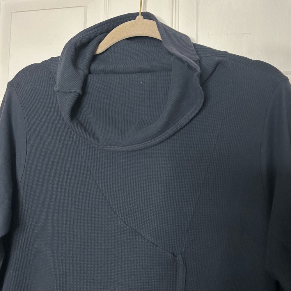 Blue Fish Cowl Neck Thermal Pocket Asymmetric Tunic - Picture 4 of 12